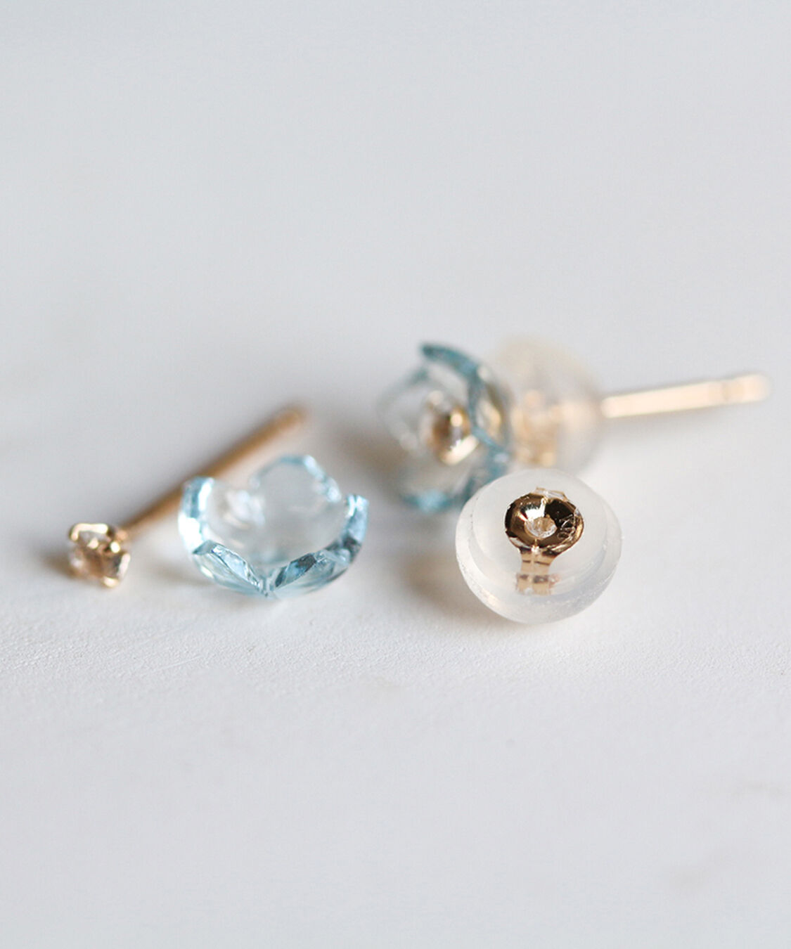  「ホワイトトパーズ / スカイブルートパーズ  ピアス | K10YG 」|ピアス|