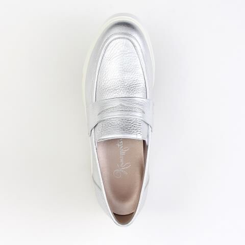 銀座かねまつ「RMWE2602METSLV 【本革】【Eウィズ】ヒールアップローファー」|スニーカー|