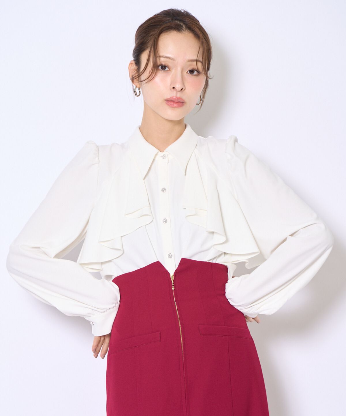 アンドクチュール「ビジューボタンフリルケープ長袖ブラウス」|シャツ・ブラウス|