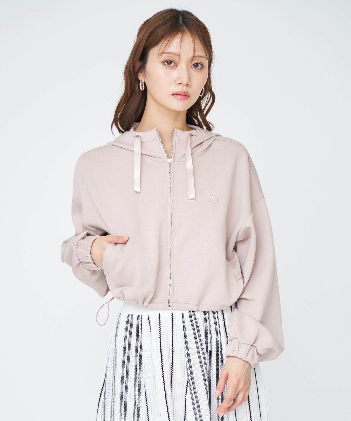 アンドクチュール「ロゴ刺繍ZIPパーカー」|パーカー|ベージュ