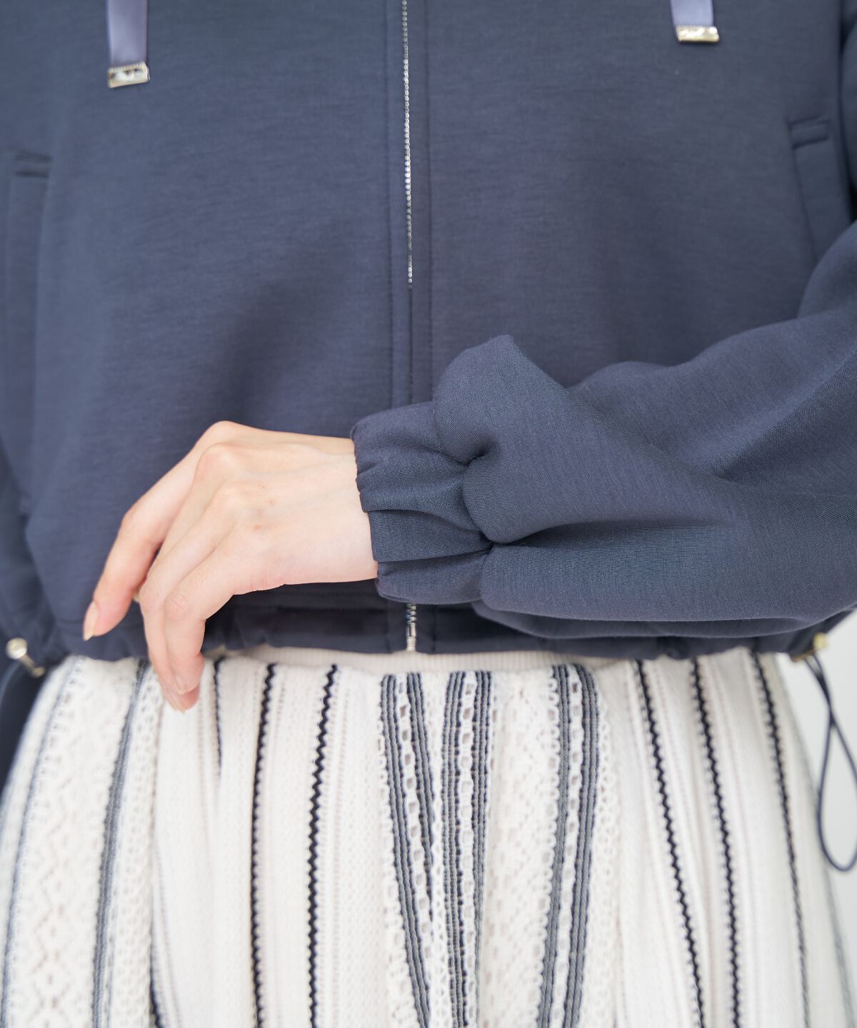 アンドクチュール「ロゴ刺繍ZIPパーカー」|パーカー|