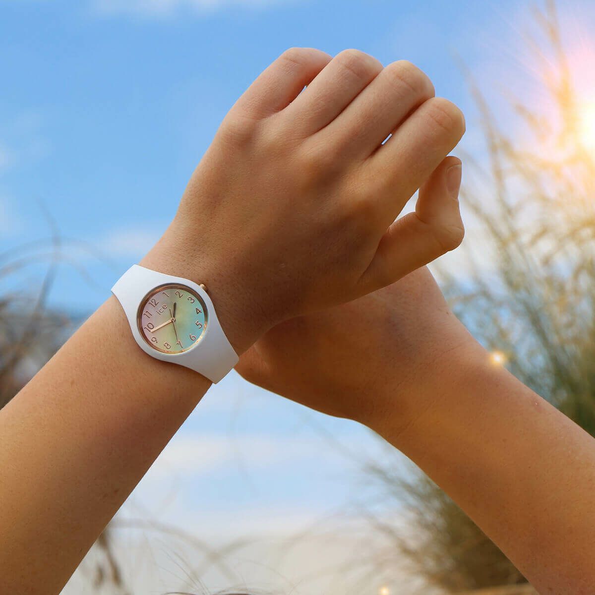 ICE-WATCH「〈ICE-WATCH(ｱｲｽｳｫｯﾁ)〉ICE sunset ﾚｲﾝﾎﾞｰ ｽﾓｰﾙ」|腕時計|