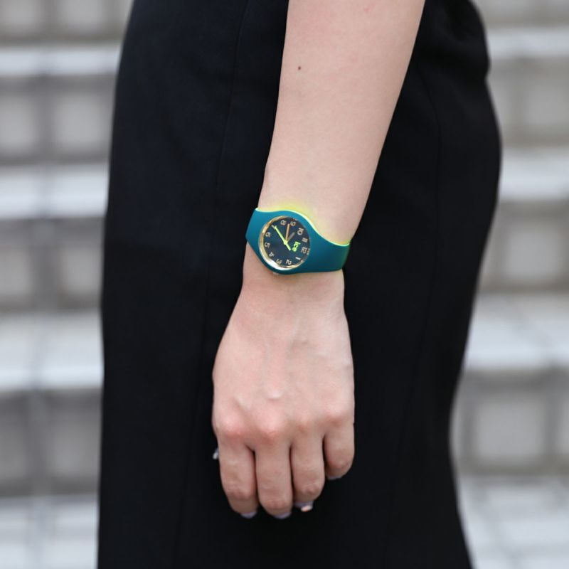 ICE-WATCH「〈ICE-WATCH(ｱｲｽｳｫｯﾁ)〉duo chic ﾀﾞｰｸｸﾞﾘｰﾝﾗｲﾑ」|腕時計|