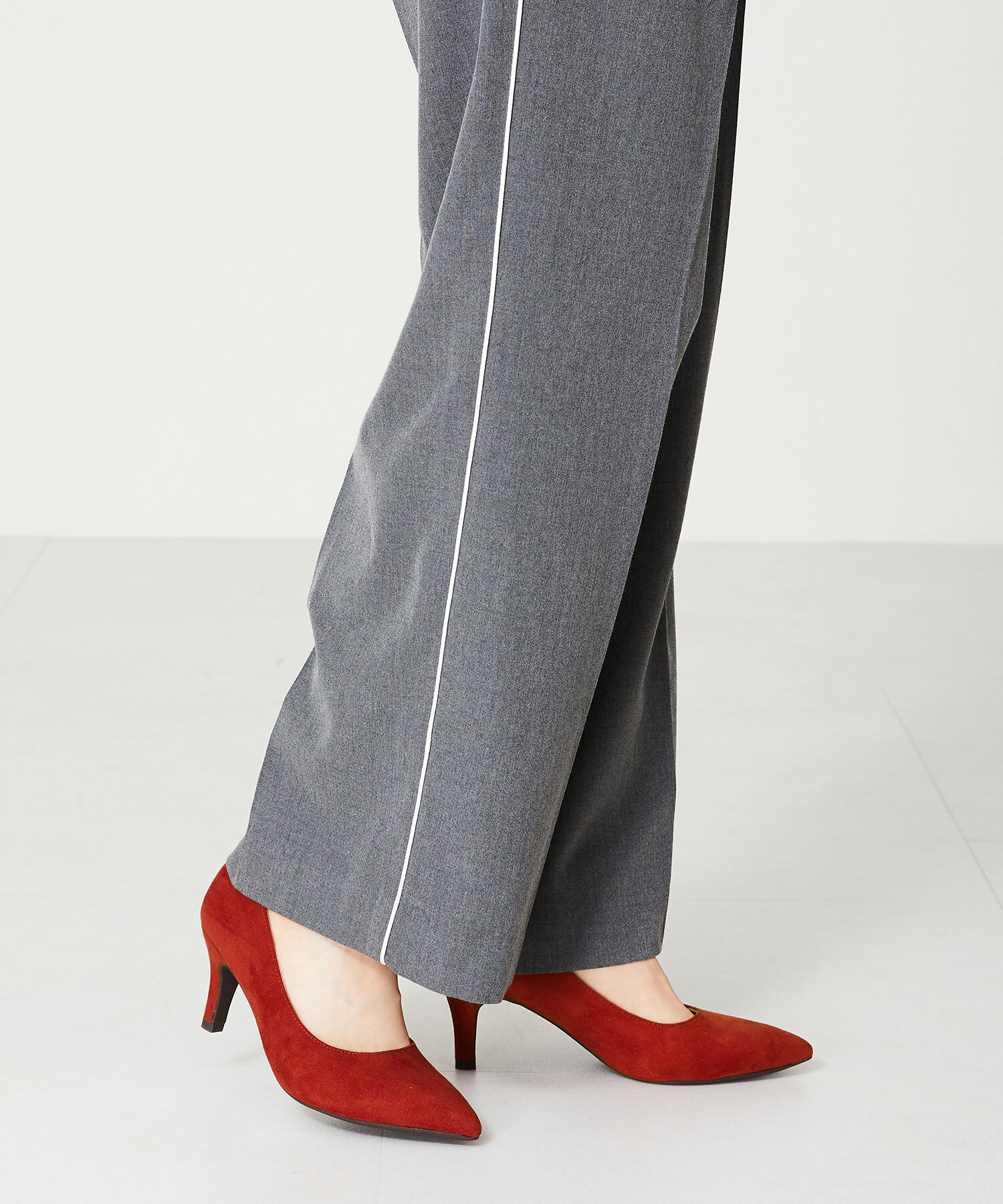 ORiental TRaffic「【跳べるパンプス/シリーズ累計１５０万足突破】 ポインテッドトゥ ヒール パンプス /R-3201 クッション」|パンプス|RED