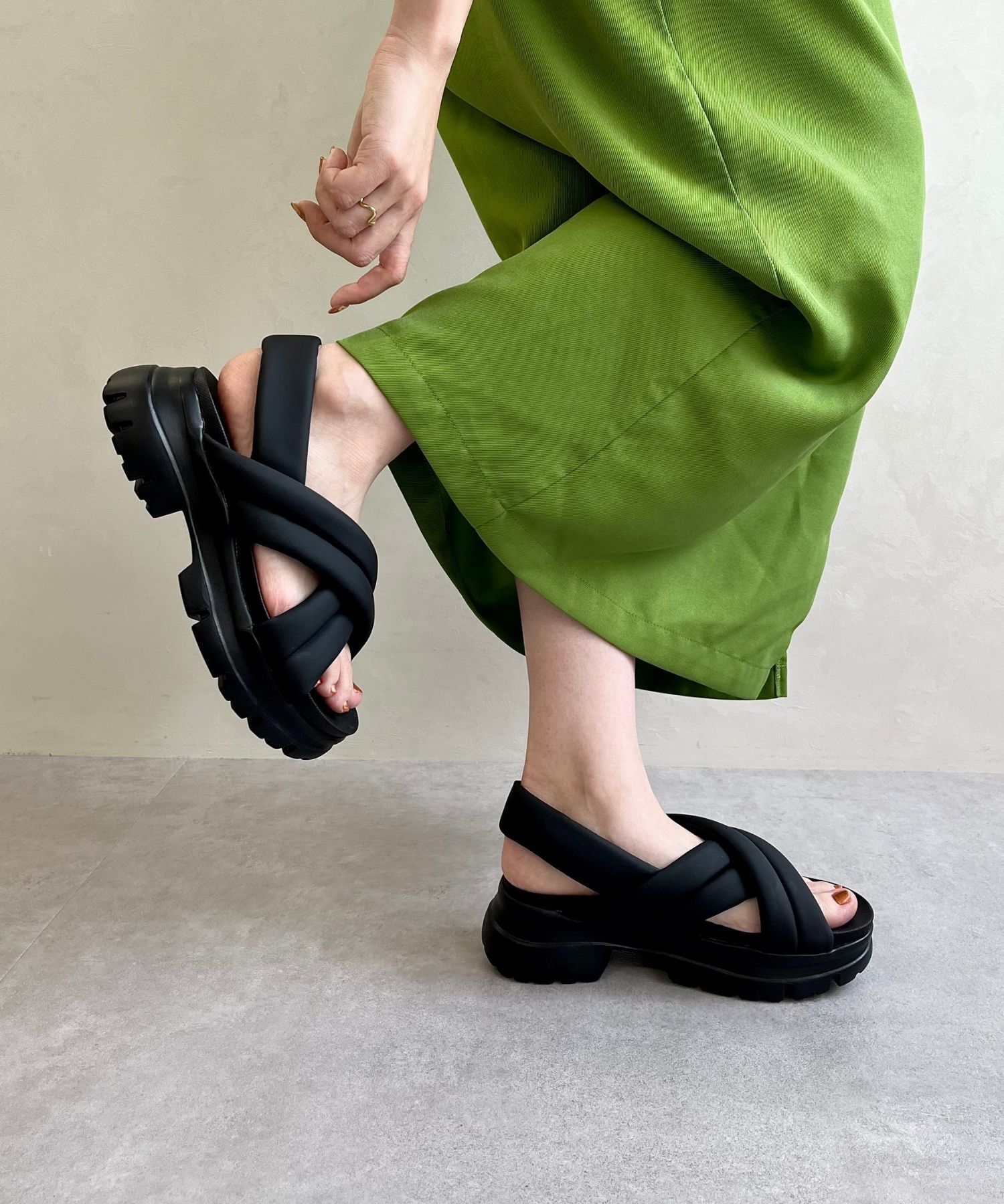 ORiental TRaffic「【トレンド】クロスベルト厚底サンダル/51201 サンダル 厚底 人気 売れてる」|サンダル|