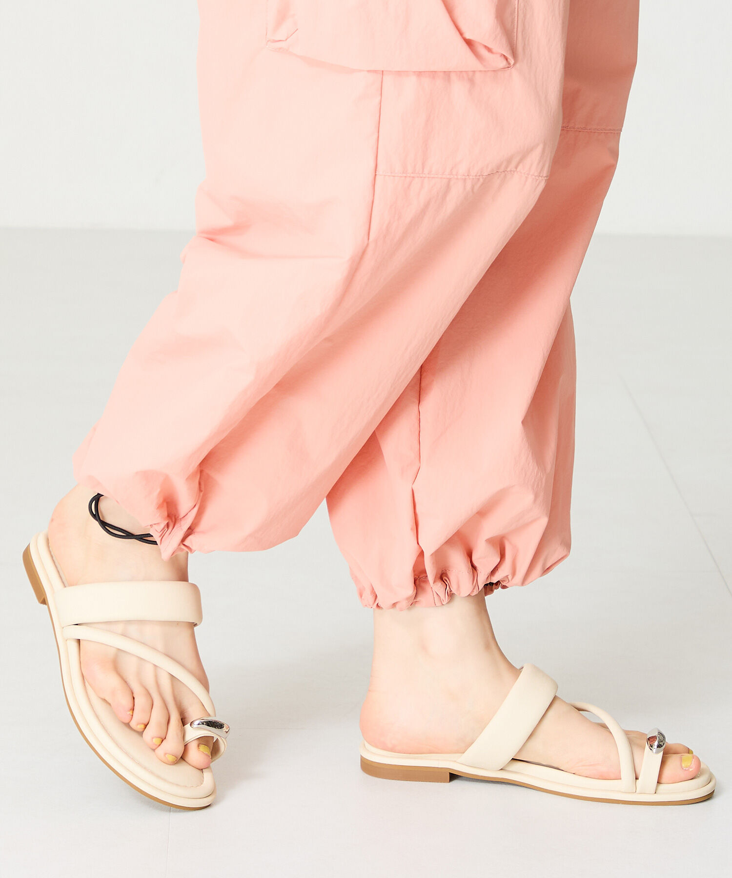 ORiental TRaffic「メタルパーツ&times;パデットベルトトングサンダル/51238 トレンド 人気 再入荷」|サンダル|