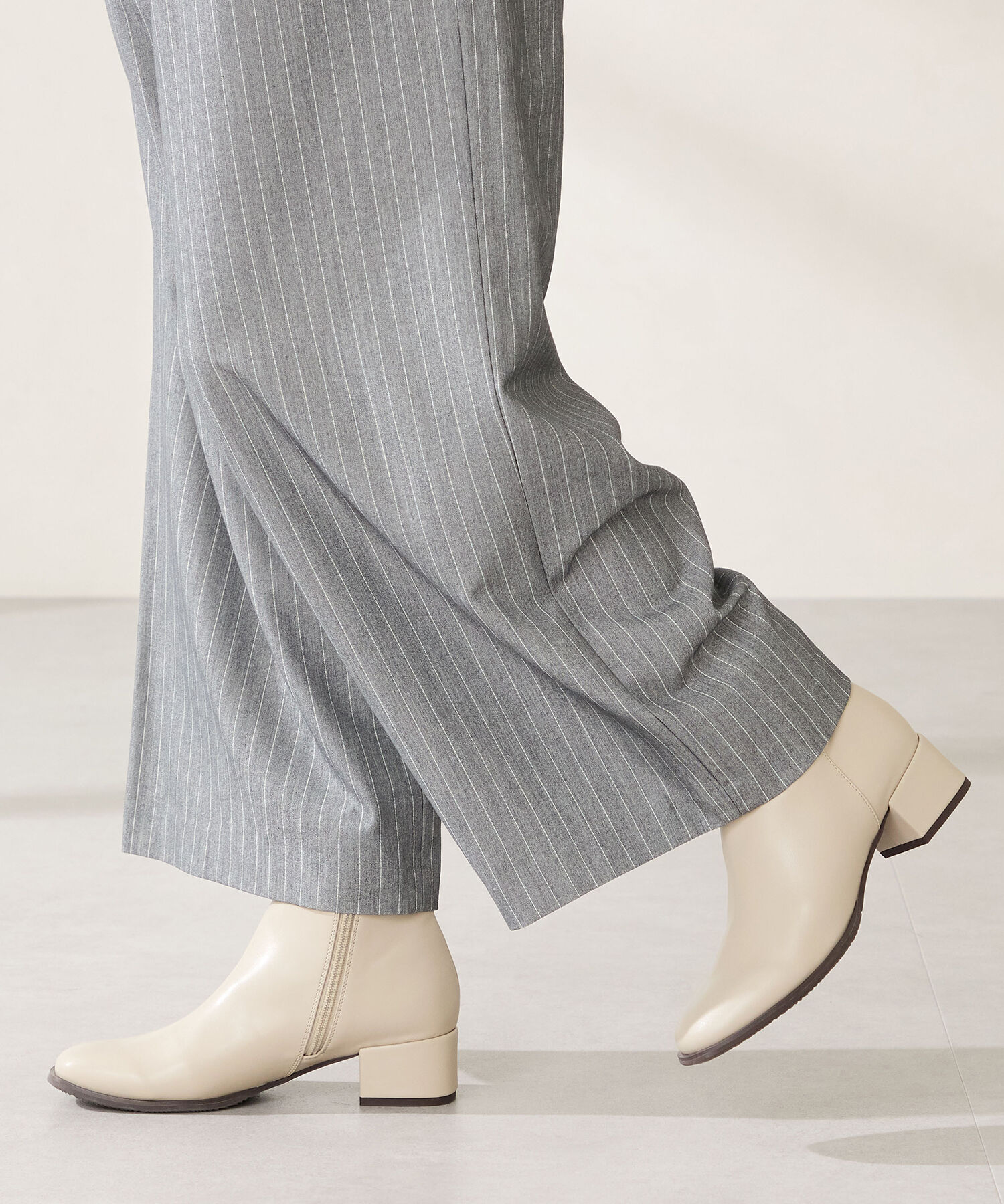 WA Oriental TRaffic「サークルバックル ショートブーツ /52401 ヒール4.5ｃｍ 太ヒール」|ショートブーツ|BEIGE