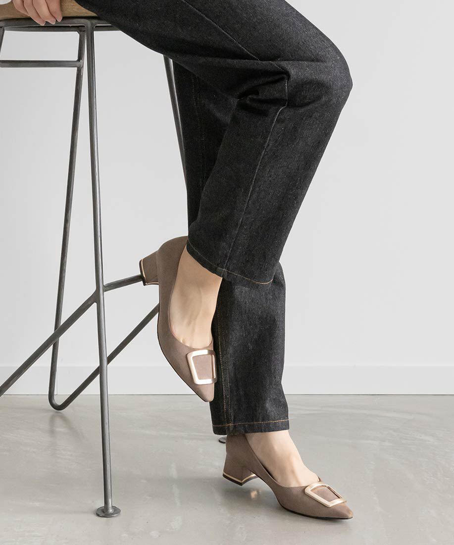  「スクエアゴールドパーツパンプス」|パンプス|グレージュ