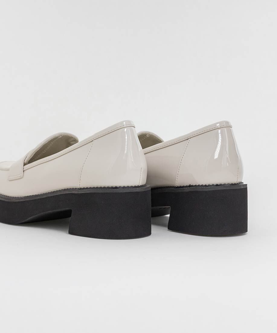  「モノグラムエンボスラウンドトゥローファー」|ローファー|