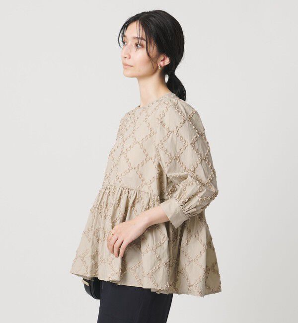 UNITED ARROWS「エンブロイダリー フリル トップス」|シャツ・ブラウス|BEIGE