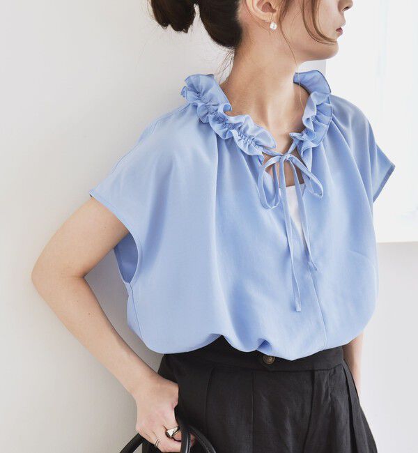 quaranciel「《追加予約》quaranciel:〈洗濯機可能〉フリルカラー リボン フレンチスリーブ ブラウス」|シャツ・ブラウス|ライトブルー