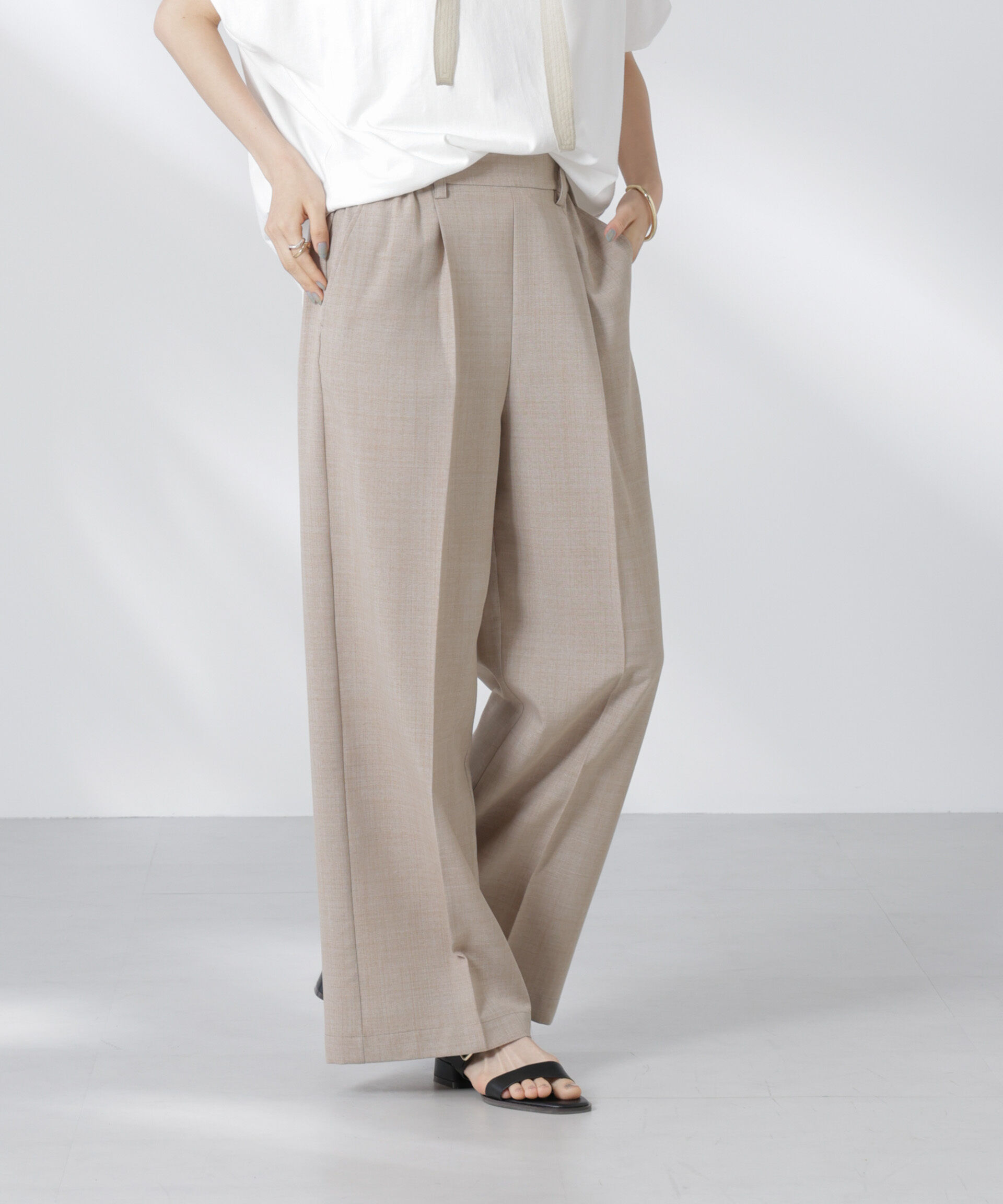 nano･universe「タックイージーセンタープレスストレートパンツ」|チノ|サンドベージ 1