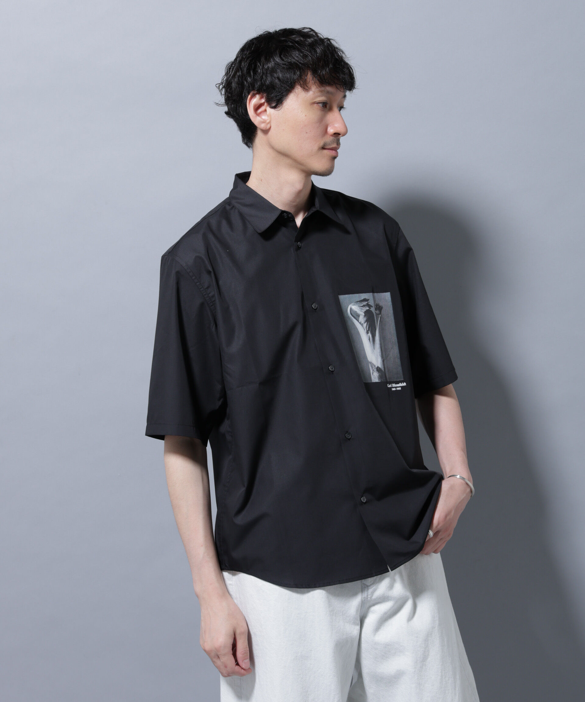 nano･universe「「着るアート」karl blossfeldt 半袖シャツ2」|シャツ・ブラウス|ブラック
