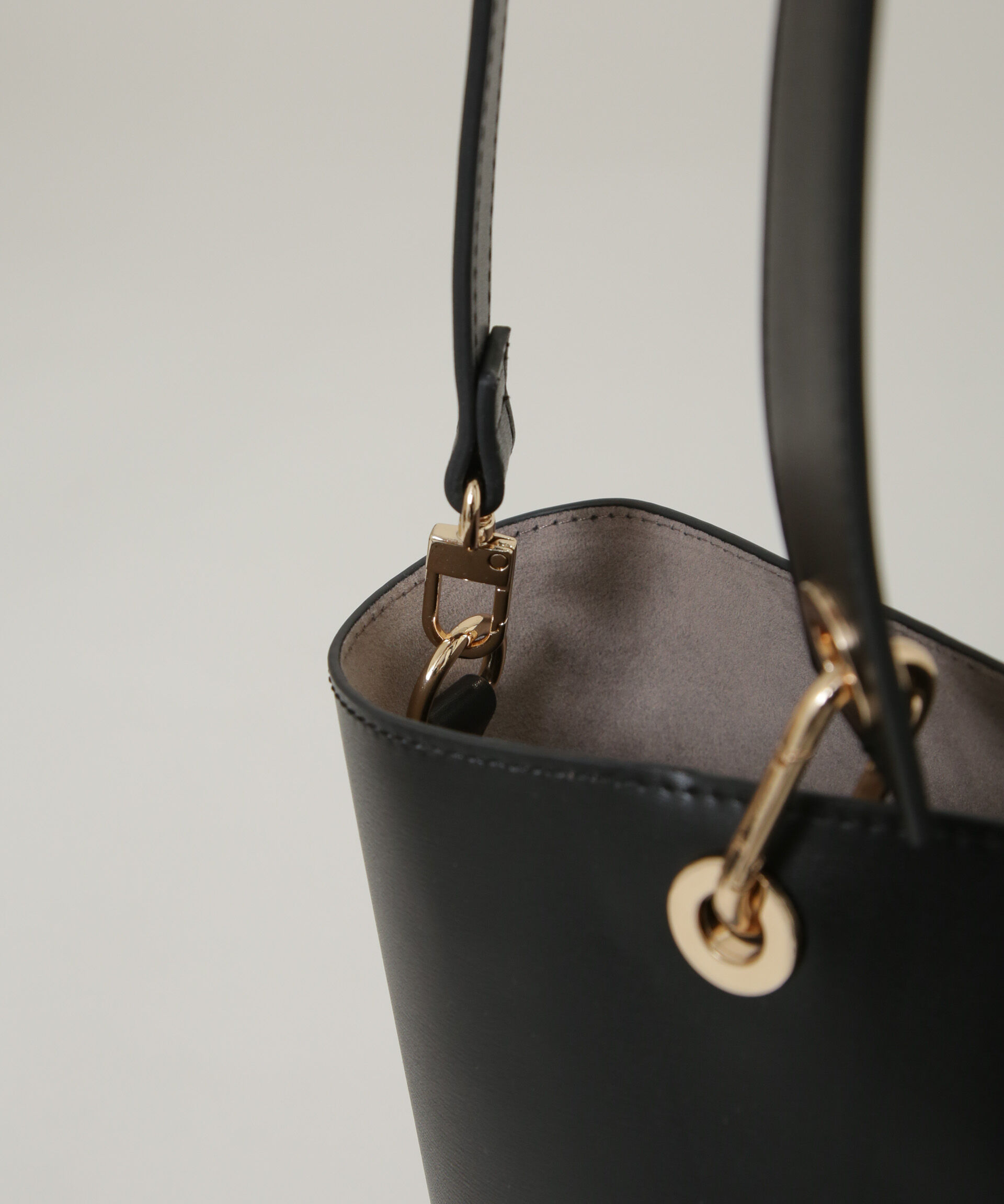 nano･universe「アシンメトリーハンドルバケツトート」|ショルダー・メッセンジャー|