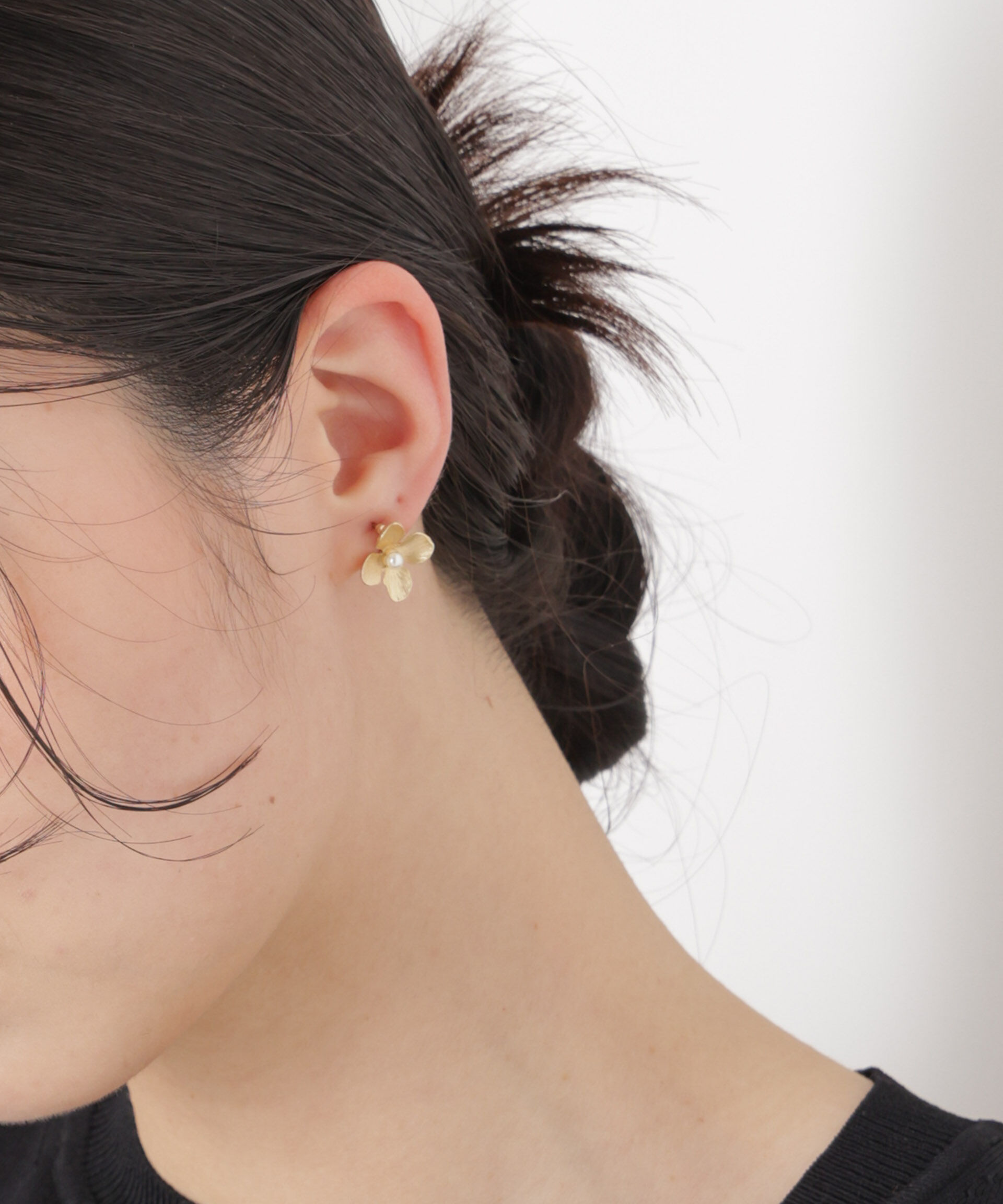 nano･universe「フラワーモチーフピアス」|ピアス|ゴールド