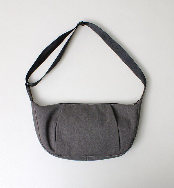 GLOSTER「【Un coeur/アンクール】CROISSANT SHOULDER」|ショルダー・メッセンジャー|ミディアムグレー