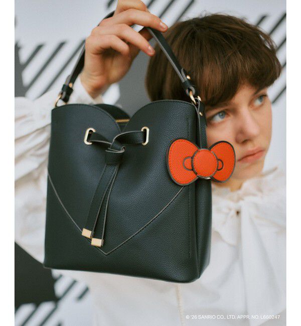 VIS「【HELLO KITTY&times;VIS】ハートカットバッグ」|ショルダー・メッセンジャー|