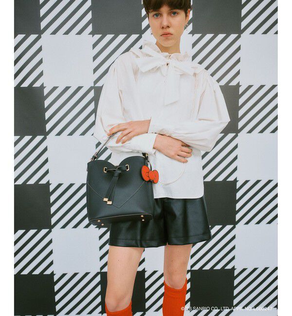 VIS「【HELLO KITTY&times;VIS】ハートカットバッグ」|ショルダー・メッセンジャー|