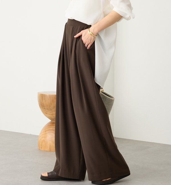  「【ウォッシャブル】【シーズンレスで使える】タックワイドスラックス」|チノ|