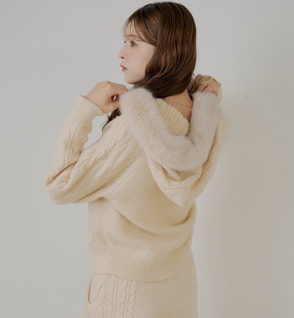  「【セットアップ対応】ポンポン付きファーフードケーブルニットカーディガン」|カーディガン|