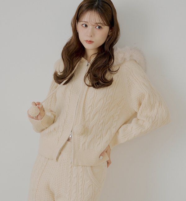  「【セットアップ対応】ポンポン付きファーフードケーブルニットカーディガン」|カーディガン|