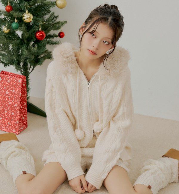  「【セットアップ対応】ポンポン付きファーフードケーブルニットカーディガン」|カーディガン|