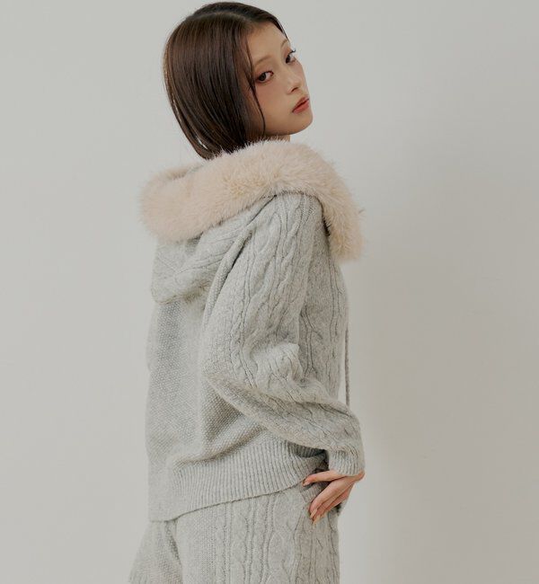  「【セットアップ対応】ポンポン付きファーフードケーブルニットカーディガン」|カーディガン|