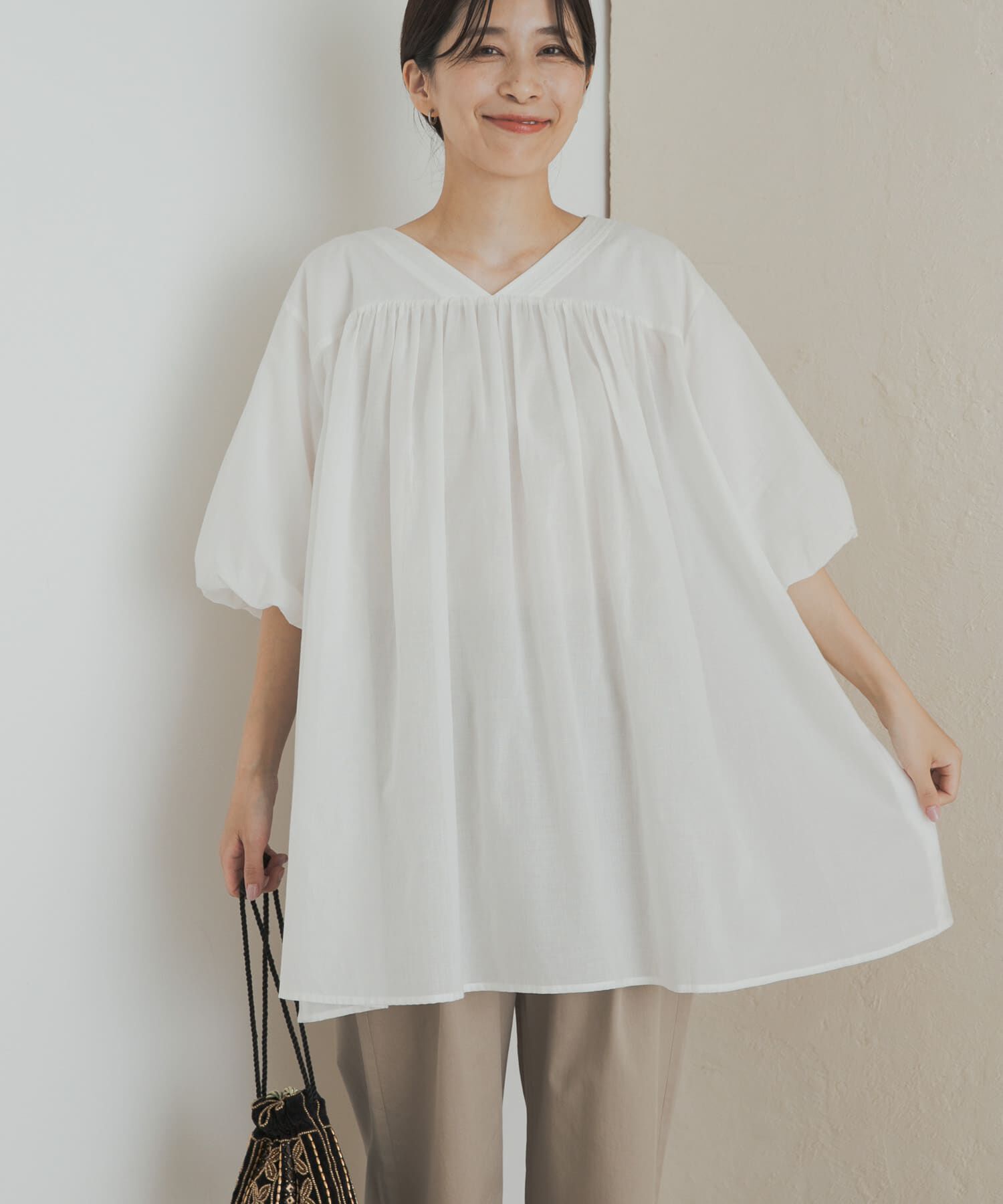 URBAN RESEARCH DOORS「コットンボイルVネックチュニック」|チュニック|オフホワイト