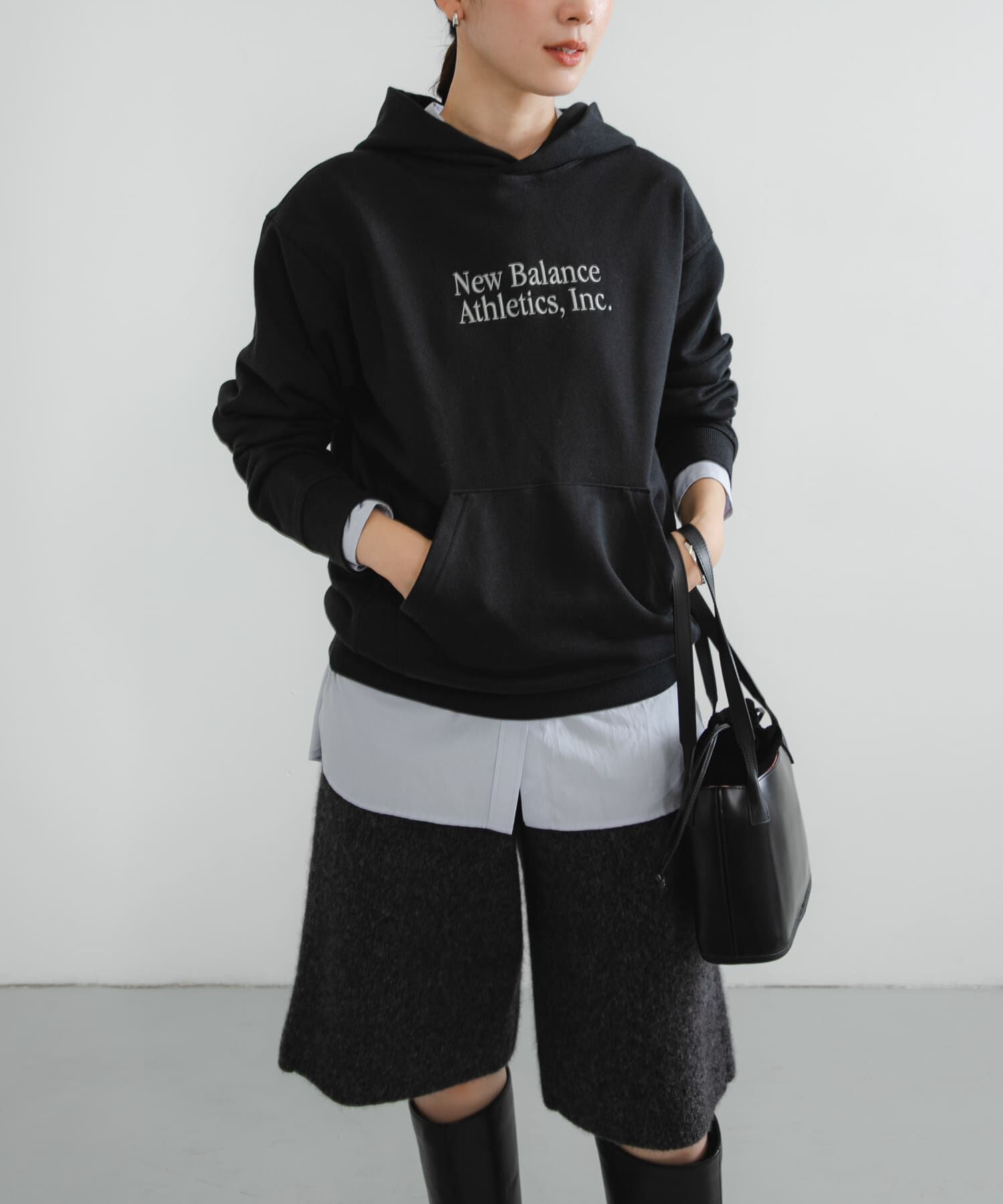 URBAN RESEARCH「NEW BALANCE　Athleticsクラシックスフーディ」|パーカー|ブラック