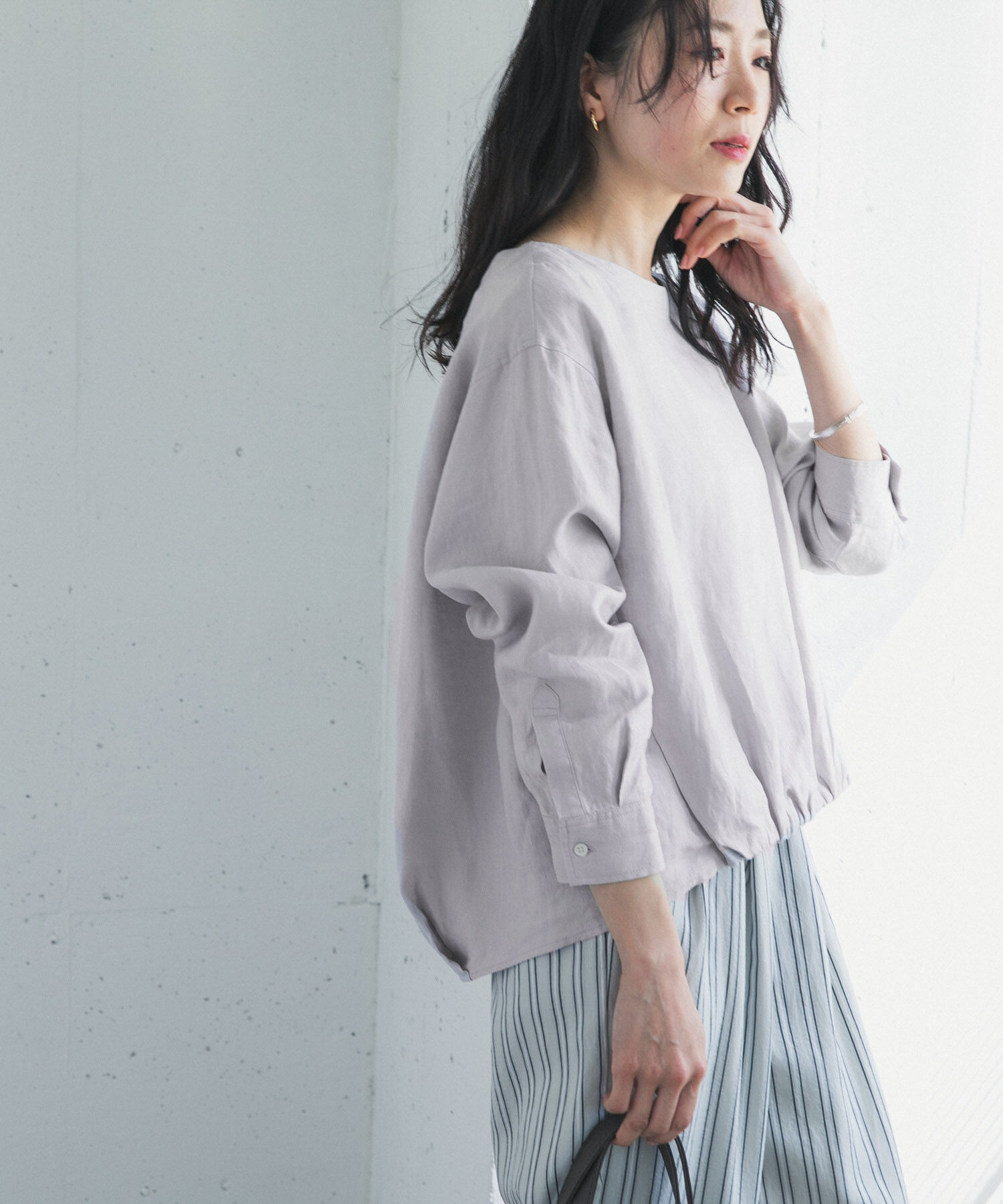 URBAN RESEARCH DOORS「リネンフロントギャザープルオーバー」|シャツ・ブラウス|ライトグレー