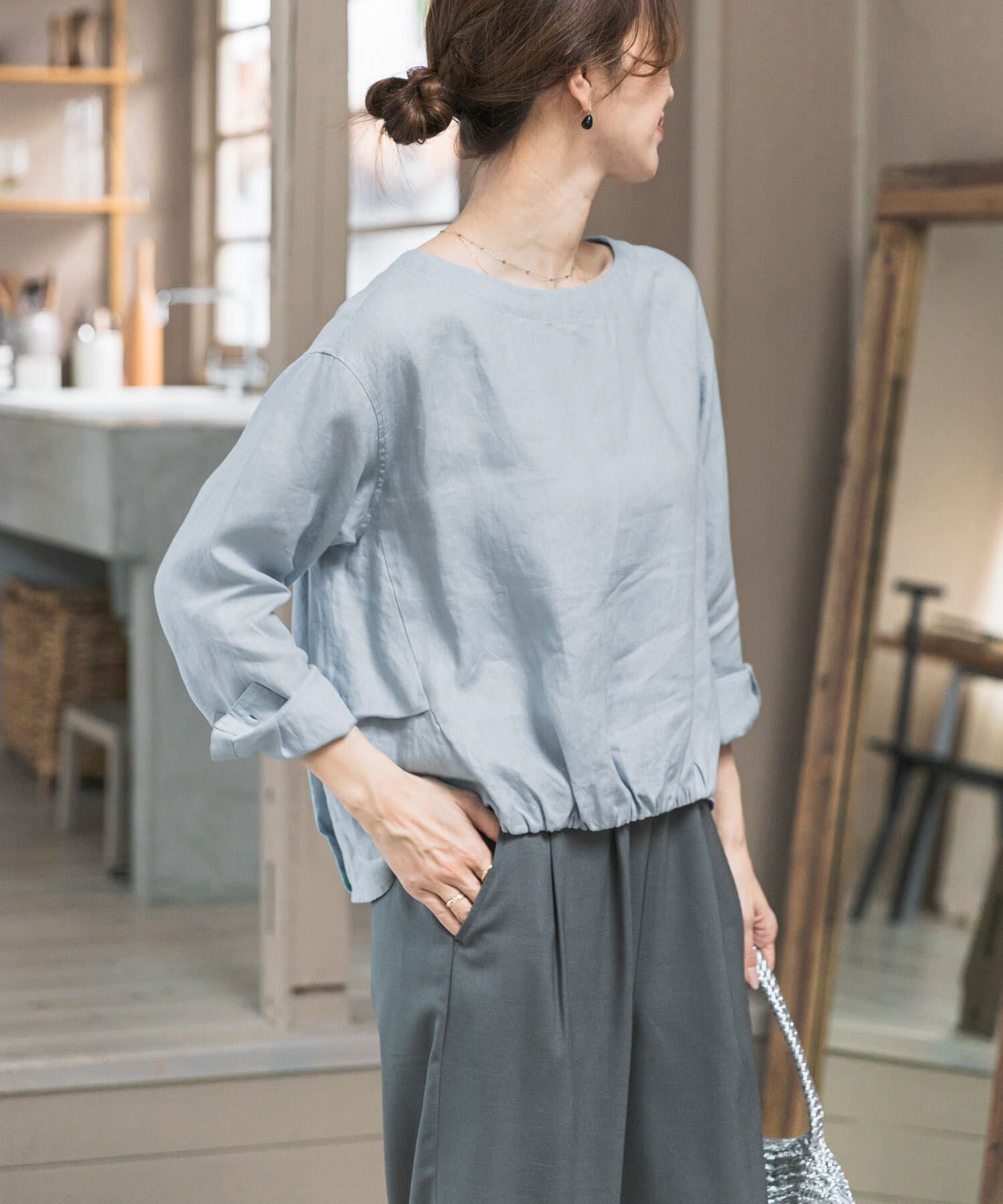 URBAN RESEARCH DOORS「リネンフロントギャザープルオーバー」|シャツ・ブラウス|ライトブルー