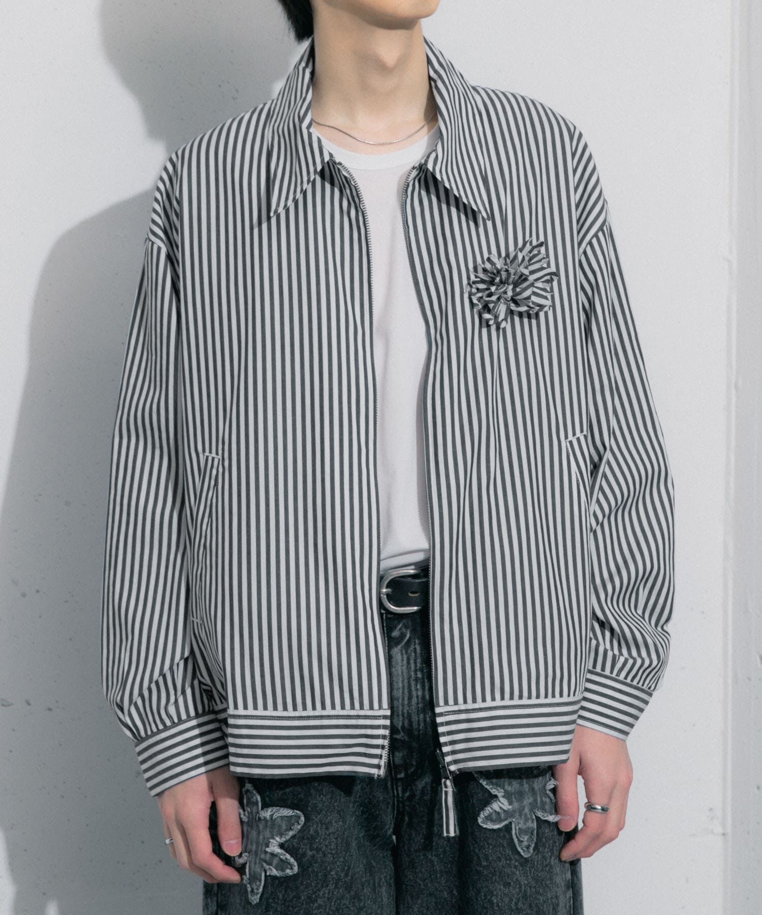 SENSE OF PLACE by URBAN RESEARCH「hxcyyd &times; SOP　ストライプフラワーコサージュシャツブルゾン(UNISEX)」|ブルゾン・スタジャン|