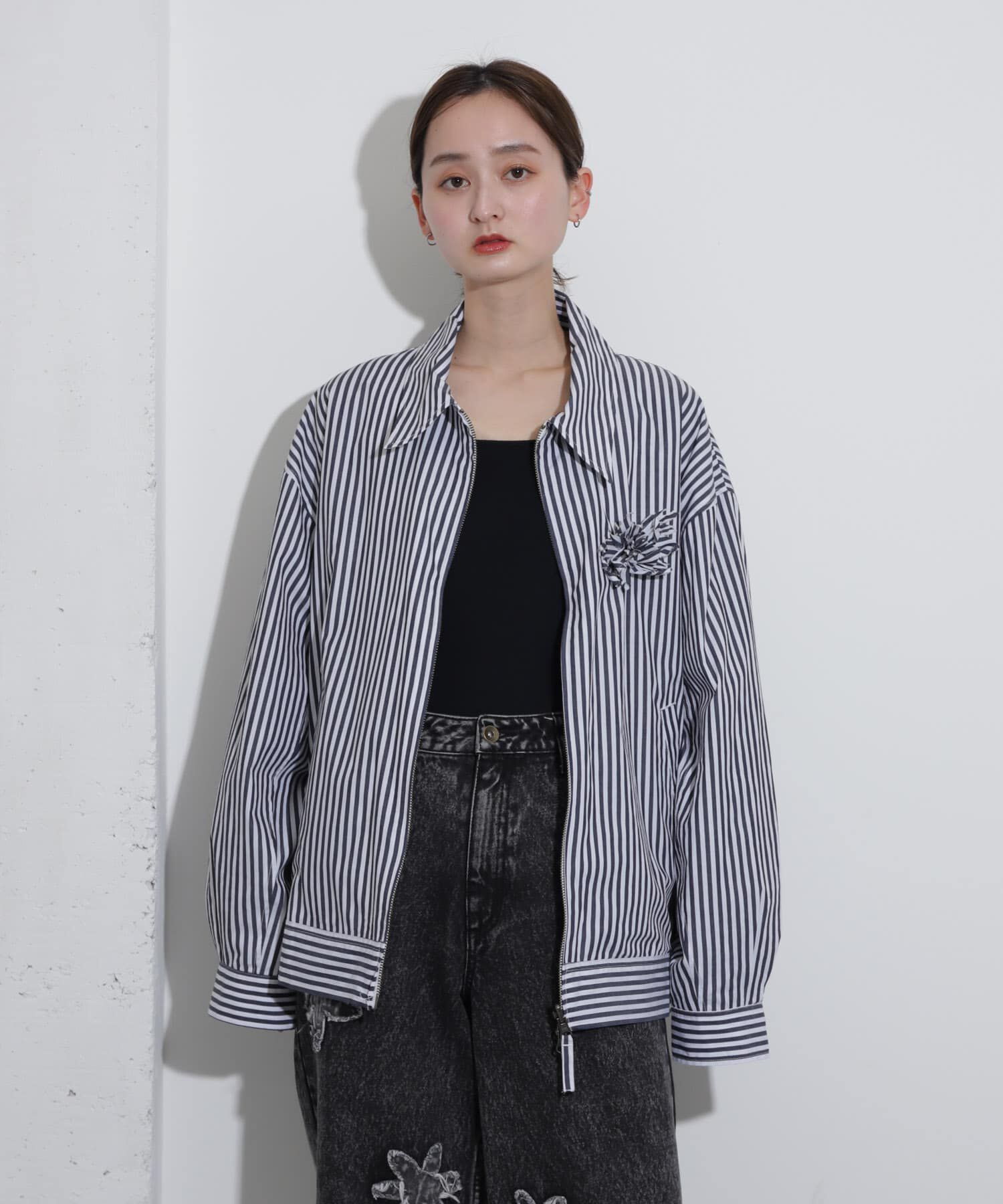 SENSE OF PLACE by URBAN RESEARCH「hxcyyd &times; SOP　ストライプフラワーコサージュシャツブルゾン(UNISEX)」|ブルゾン・スタジャン|