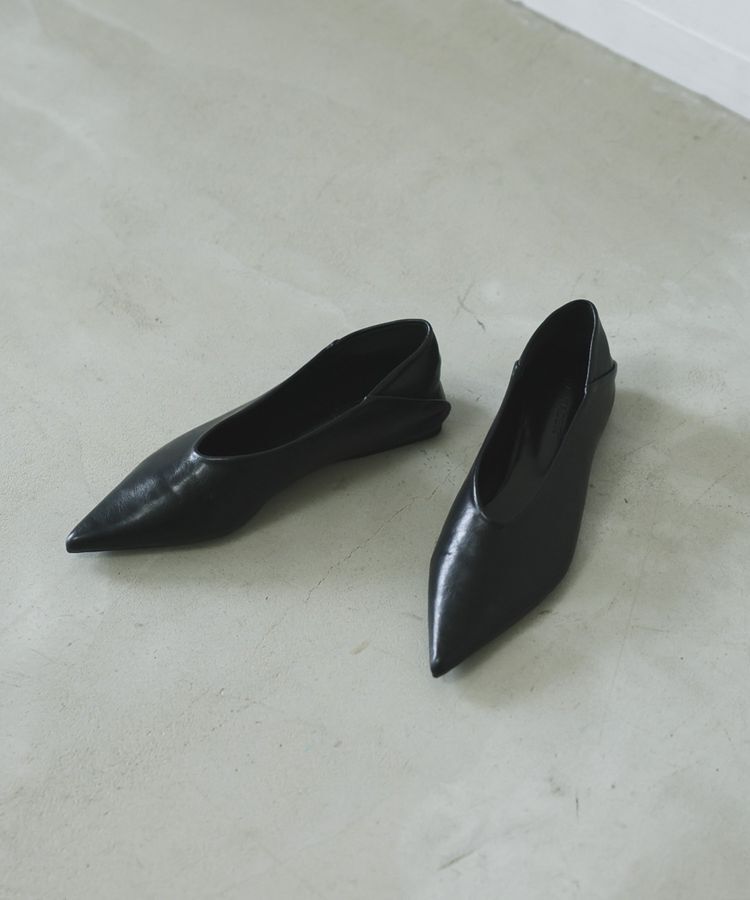 GARAGE OF GOOD CLOTHING「Vカットポインテッドトゥパンプス」|パンプス|