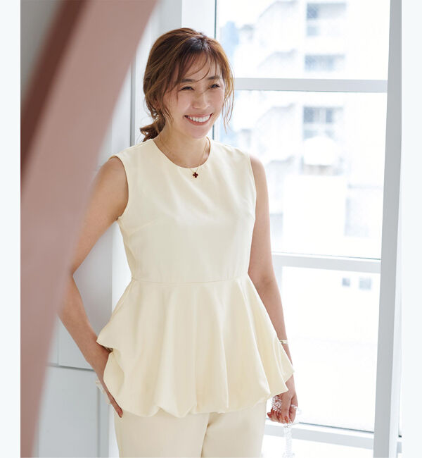 ur's「【八田真理子さんコラボアイテム】ノースリーブバルーンペプラムトップス」|Tシャツ・カットソー|オフホワイト