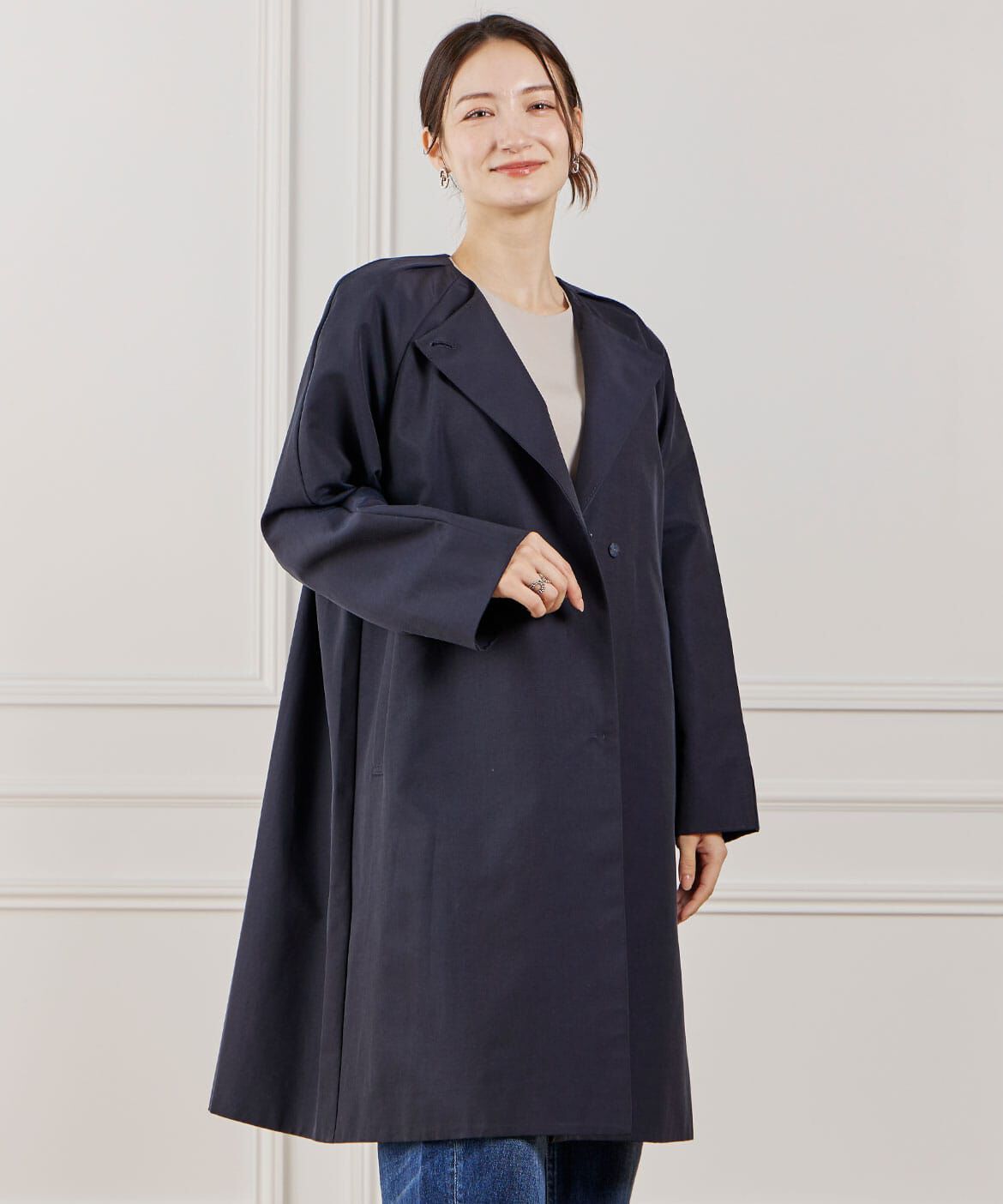 INED「ノーカラーコート」|ステンカラーコート|ネイビー