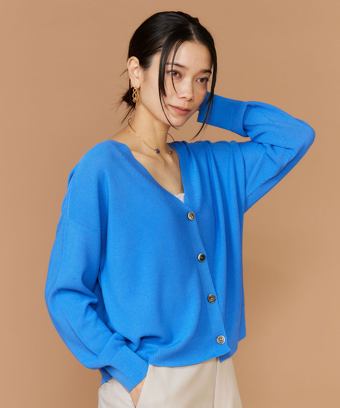 INED「Vネックカーディガン《Cuoo》」|カーディガン|ブルー1