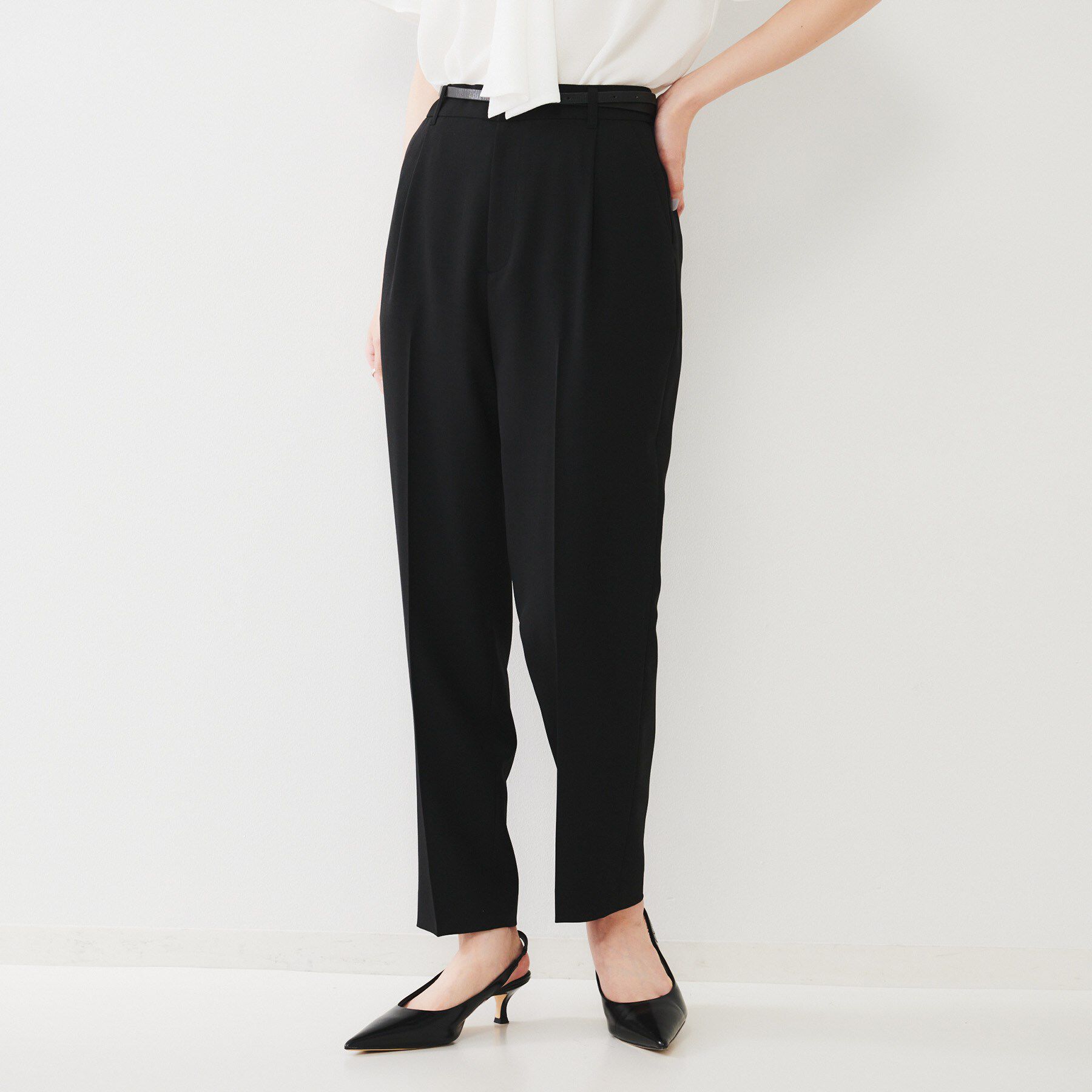 UNTITLED「【通勤スーツ】ライトウェイト テーパードパンツ」|その他|ブラック(019)