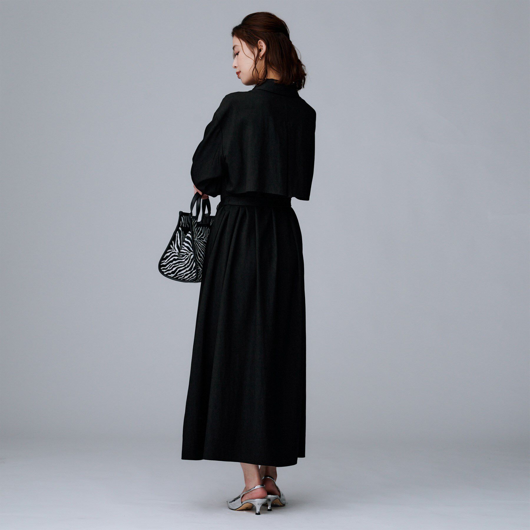 UNTITLED「【前開きボタン/ベルト付/羽織シャツ/】2WAYトレンチ風ワンピース」|ワンピース|