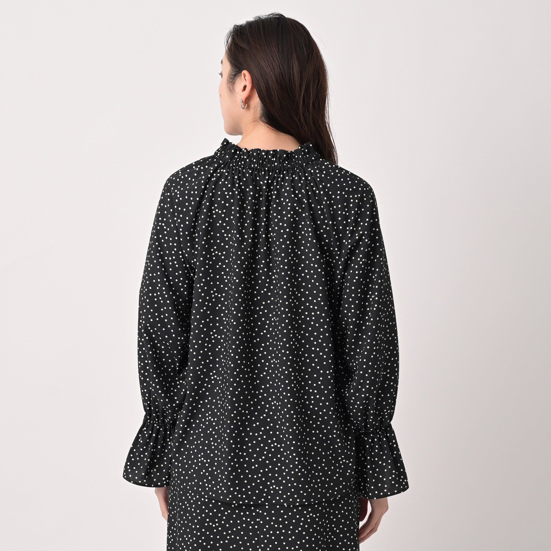 UNTITLED「【洗える/セットアップ可】ランダムドットブラウス」|シャツ・ブラウス|