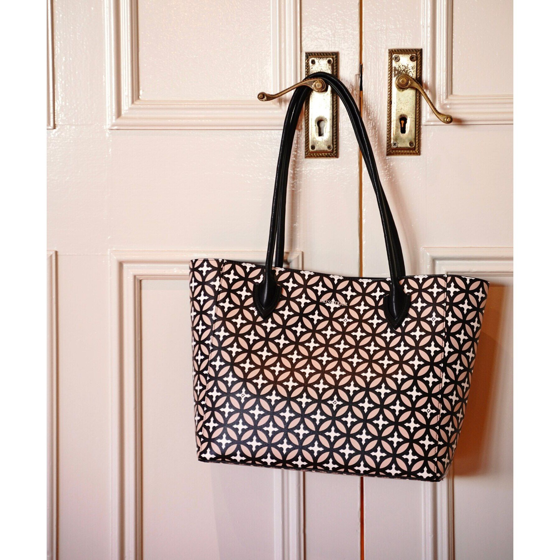 DRESSTERIOR「オーバーラップサークル リサイクルレザートート」|トートバッグ|