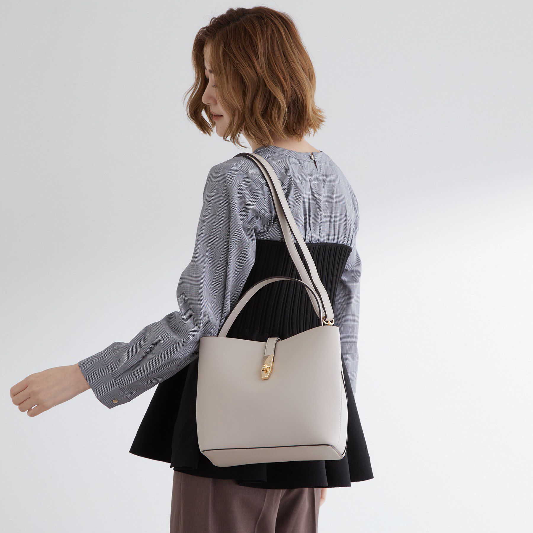 grove「【人間工学】メタルベルトダブルショルダーバッグ」|ショルダー・メッセンジャー|ライトグレー(011