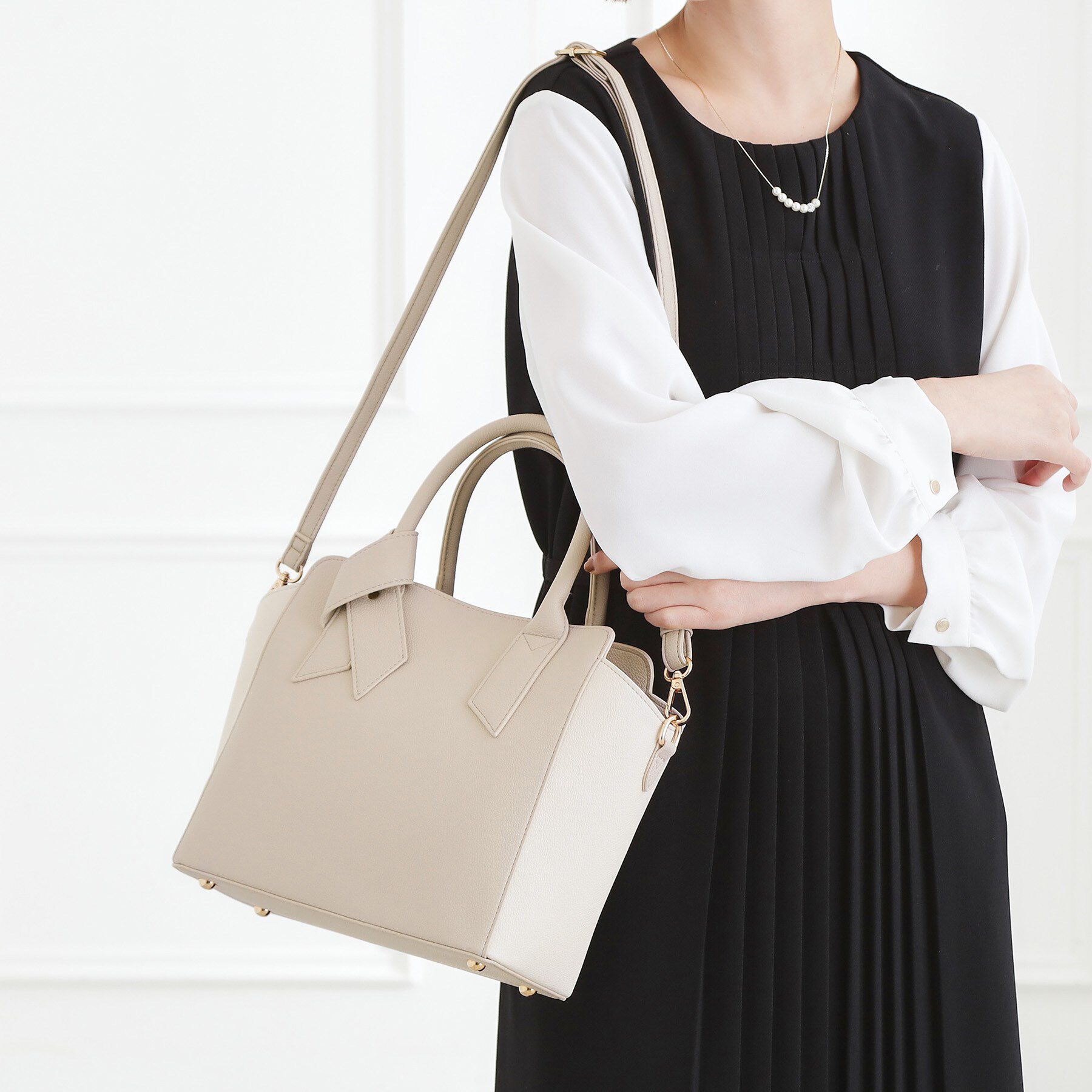 grove「【人間工学】ノットハンドル2WAYトート」|トートバッグ|ライトグレー&times;アイボ