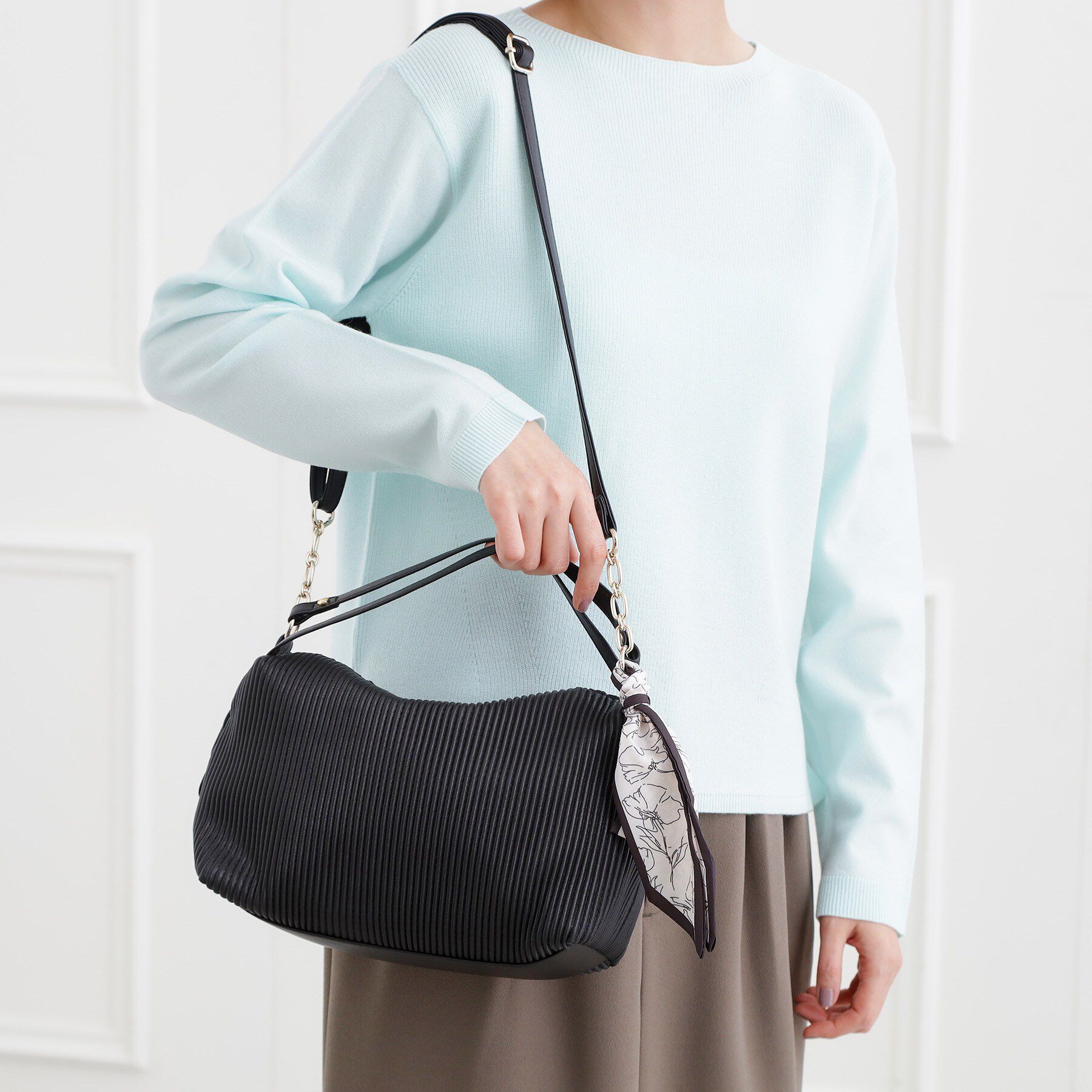 grove「プリーツチェーンスカーフショルダー」|ショルダー・メッセンジャー|ブラック(019)