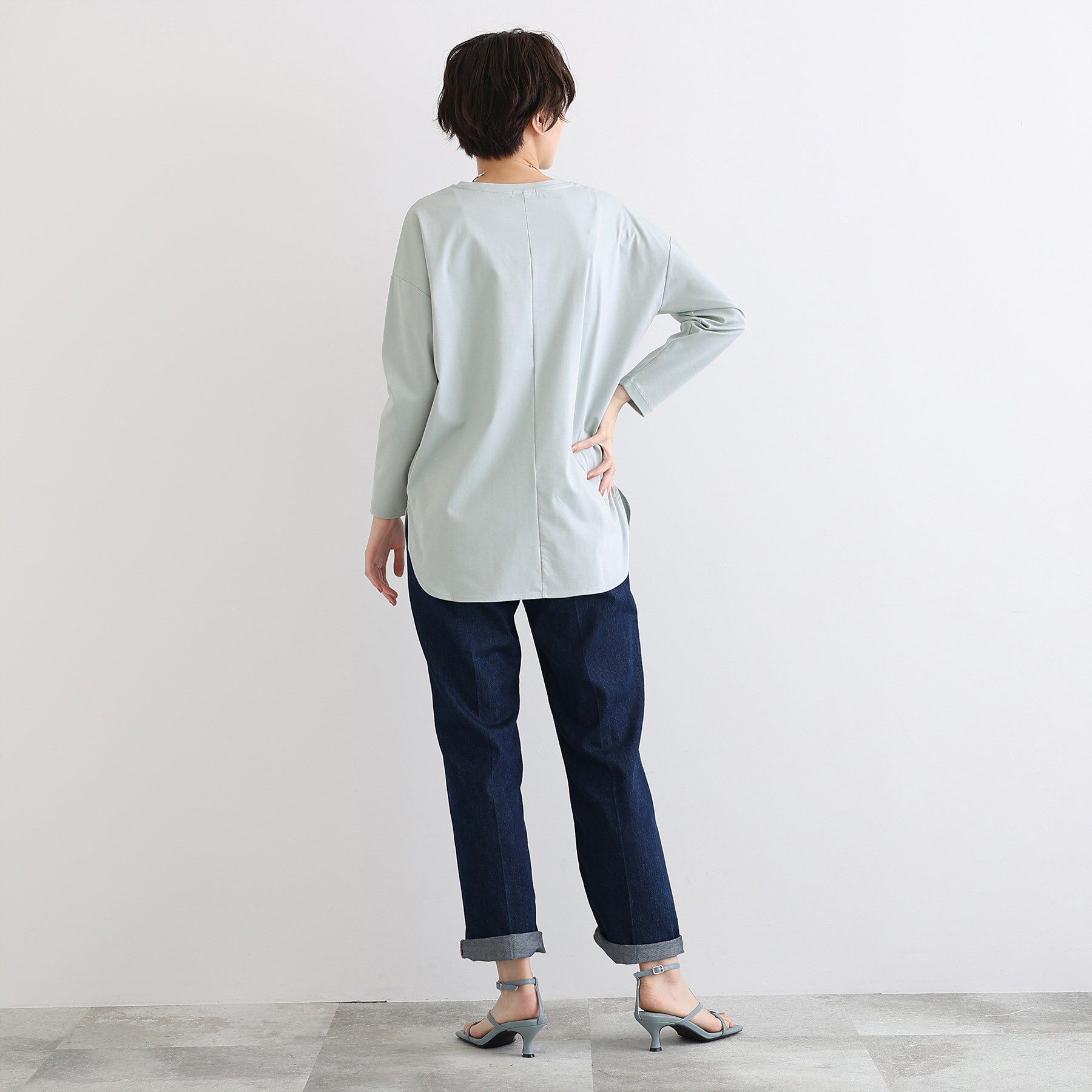 INDIVI「【洗える／コットン100％】ラウンドヘムシンプルカットソー」|Tシャツ・カットソー|