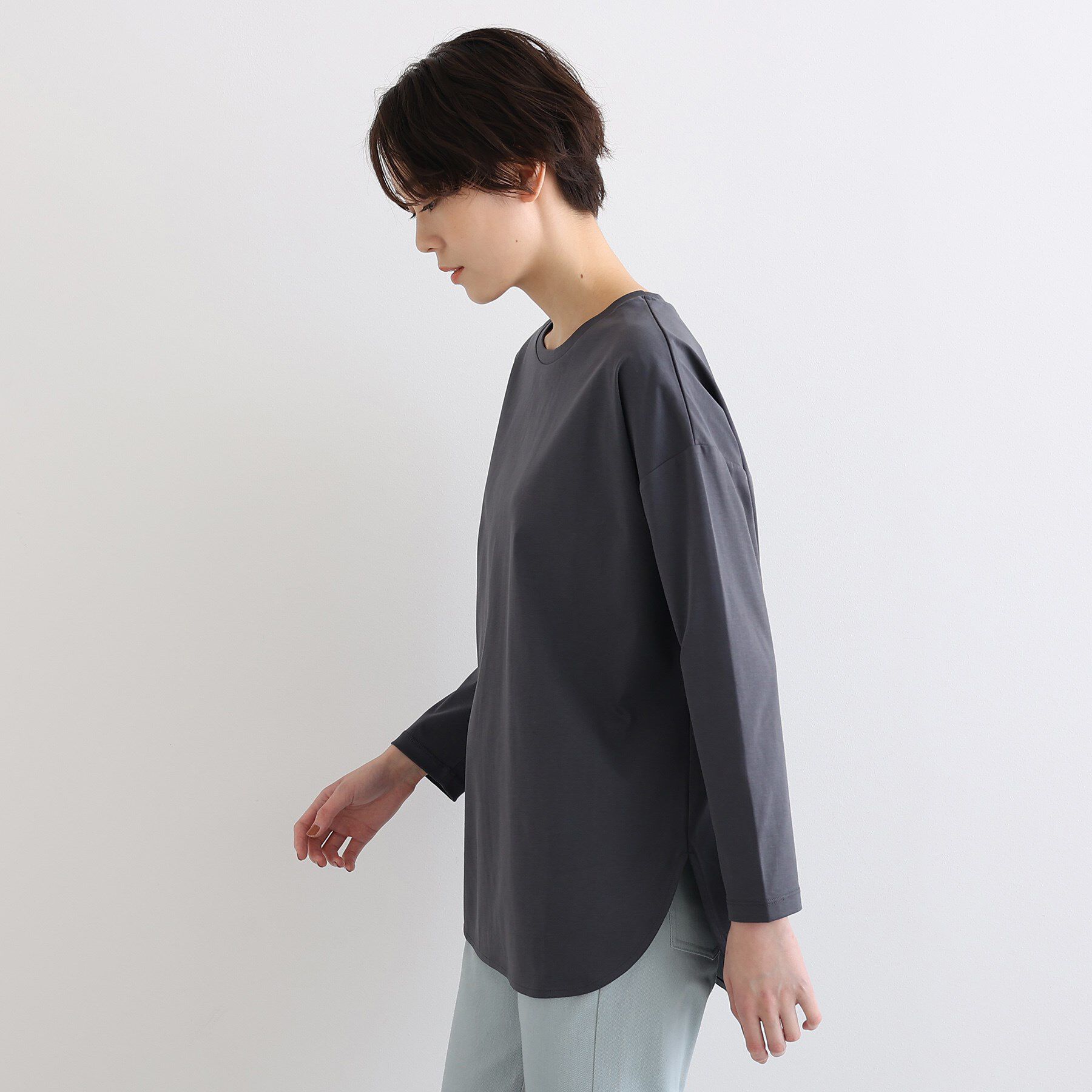 INDIVI「【洗える／コットン100％】ラウンドヘムシンプルカットソー」|Tシャツ・カットソー|