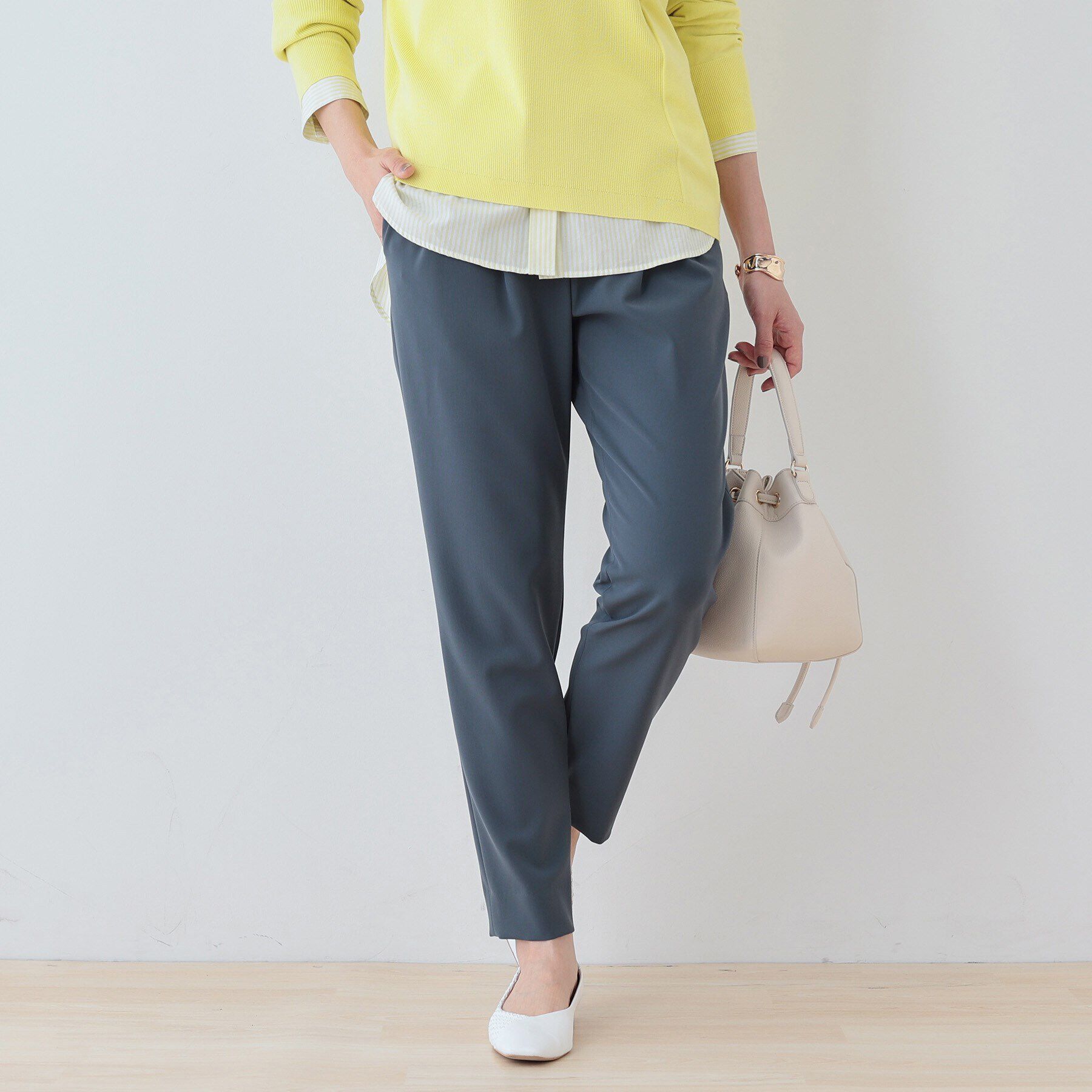 INDIVI「【褒められパンツ】ストレッチ タックテーパードパンツ」|その他|チャコールグレー(0