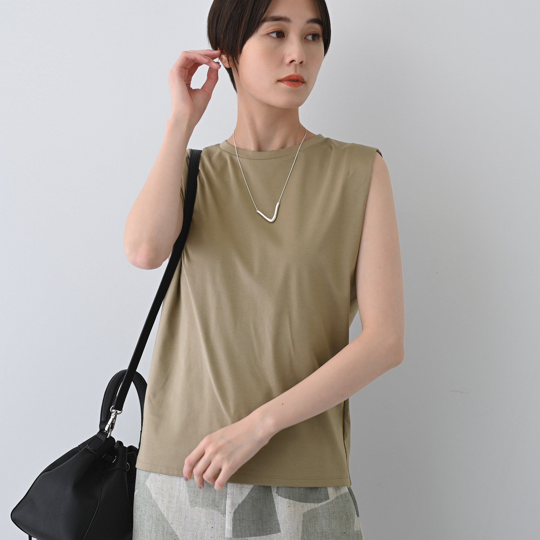 INDIVI「【洗える】きれいめノースリーブトップス」|Tシャツ・カットソー|カーキ(029)