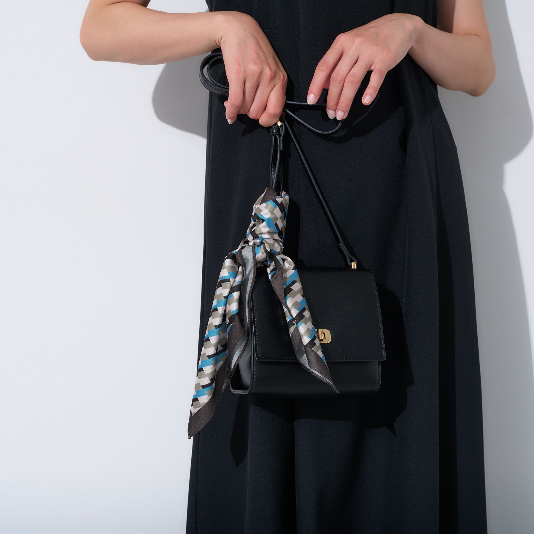 INDIVI「【70㎝四方】キカ柄スカーフ」|バンダナ・スカーフ|