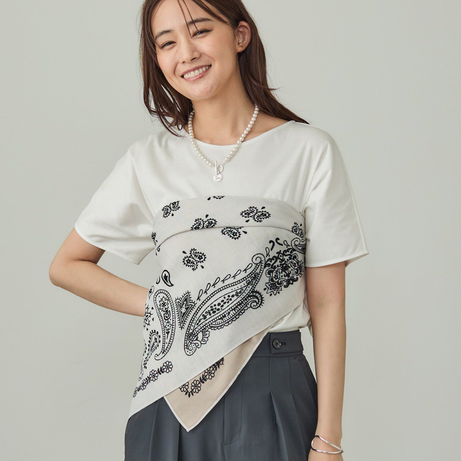 INDIVI「リネン調ペーズリースカーフ」|バンダナ・スカーフ|グレージュ(550)